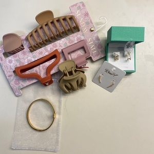 *BUNDLE* *all of these NEVER WORN/USED* earrings, claw lips, and gold bracelet!!